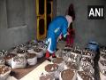 Girls begin mushroom cultivation in J-K's Pulwama to earn livelihood - Hindi News | Girls begin mushroom cultivation in J-K's Pulwama to earn livelihood | Latest national News at Lokmattimes.com