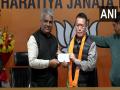 Manipur Minister Letpao Haokip joins BJP in New Delhi - Hindi News | Manipur Minister Letpao Haokip joins BJP in New Delhi | Latest national News at Lokmattimes.com