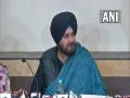PM Modi's security breach: Sidhu attacks Amarinder, calls him Centre's 'parrot' - Hindi News | PM Modi's security breach: Sidhu attacks Amarinder, calls him Centre's 'parrot' | Latest national News at Lokmattimes.com