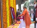UP CM pays floral tribute to Netaji Subhas Chandra Bose on his 125th birth anniversary - Hindi News | UP CM pays floral tribute to Netaji Subhas Chandra Bose on his 125th birth anniversary | Latest national News at Lokmattimes.com