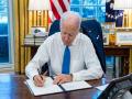 Biden signs executive order to prohibit new investment, trade in Ukraine breakaway regions - Hindi News | Biden signs executive order to prohibit new investment, trade in Ukraine breakaway regions | Latest international News at Lokmattimes.com