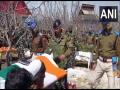 Last rites of CRPF jawan shot dead by terrorists held in J-K's Shopian - Hindi News | Last rites of CRPF jawan shot dead by terrorists held in J-K's Shopian | Latest national News at Lokmattimes.com