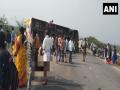 Eight dead, over 20 critically injured as bus overturns in Karnataka - Hindi News | Eight dead, over 20 critically injured as bus overturns in Karnataka | Latest national News at Lokmattimes.com