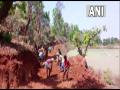 No proper roads in Chhattisgarh's Surguja, residents start constructing road - Hindi News | No proper roads in Chhattisgarh's Surguja, residents start constructing road | Latest national News at Lokmattimes.com