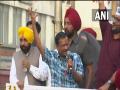 Arvind Kejriwal urges people of Gujarat to give AAP one chance - Hindi News | Arvind Kejriwal urges people of Gujarat to give AAP one chance | Latest national News at Lokmattimes.com