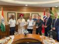 ONGC inks MoU with Norway's Equinor to collaborate on clean energy - Hindi News | ONGC inks MoU with Norway's Equinor to collaborate on clean energy | Latest international News at Lokmattimes.com