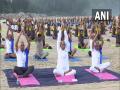 Rajnath Singh participates in yoga session with Navy personnel at Karwar Naval Base - Hindi News | Rajnath Singh participates in yoga session with Navy personnel at Karwar Naval Base | Latest national News at Lokmattimes.com
