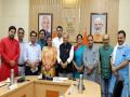 Delhi Legislative Assembly members call on LG Vinai Saxena - Hindi News | Delhi Legislative Assembly members call on LG Vinai Saxena | Latest national News at Lokmattimes.com