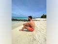 Virat Kohli on vacation mode on beach ahead of England tour - Hindi News | Virat Kohli on vacation mode on beach ahead of England tour | Latest cricket News at Lokmattimes.com