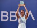 Zheng Qinwen claims maiden WTA 125 Valencia title, defeats Wang Xiyu in final - Hindi News | Zheng Qinwen claims maiden WTA 125 Valencia title, defeats Wang Xiyu in final | Latest tennis News at Lokmattimes.com