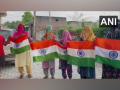 Haryana: Ration depot holder's licence suspended for forcing people to buy Tricolour - Hindi News | Haryana: Ration depot holder's licence suspended for forcing people to buy Tricolour | Latest national News at Lokmattimes.com