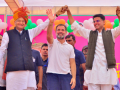 Ashok Gehlot backs Sachin Pilot, rejects BJP leader's 'imposter' charge - Hindi News | Ashok Gehlot backs Sachin Pilot, rejects BJP leader's 'imposter' charge | Latest national News at Lokmattimes.com