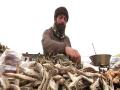 Kashmir sees increased demand for traditional dry fish 'hoggard' during winters - Hindi News | Kashmir sees increased demand for traditional dry fish 'hoggard' during winters | Latest national News at Lokmattimes.com
