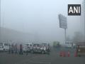 Blanket of fog shrouds Delhi, air quality remains in 'very poor' category - Hindi News | Blanket of fog shrouds Delhi, air quality remains in 'very poor' category | Latest national News at Lokmattimes.com