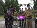 BSF, BGB exchange sweets on Eid al-Adha - Hindi News | BSF, BGB exchange sweets on Eid al-Adha | Latest national News at Lokmattimes.com