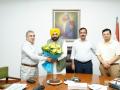 Punjab CM hosts farewell for retiring Chief Secretary Janjua - Hindi News | Punjab CM hosts farewell for retiring Chief Secretary Janjua | Latest politics News at Lokmattimes.com