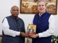 Kharge meets Australian High Commissioner, discusses ways to deepen bilateral ties - Hindi News | Kharge meets Australian High Commissioner, discusses ways to deepen bilateral ties | Latest politics News at Lokmattimes.com
