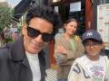 Manoj Bajpayee, family walk at least '10 km every day' on London vacation - Hindi News | Manoj Bajpayee, family walk at least '10 km every day' on London vacation | Latest international News at Lokmattimes.com