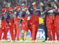 'Losing wickets in clusters never helps in T20,' says Karthik on RCB loss - Hindi News | 'Losing wickets in clusters never helps in T20,' says Karthik on RCB loss | Latest other-sports News at Lokmattimes.com