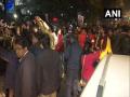 Protest continues at Delhi Police Headquarters over Jamia firing incident - Hindi News | Protest continues at Delhi Police Headquarters over Jamia firing incident | Latest national News at Lokmattimes.com