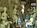 Kolkata's renowned idol-making hub Kumartuli badly hit due to lockdown - Hindi News | Kolkata's renowned idol-making hub Kumartuli badly hit due to lockdown | Latest national News at Lokmattimes.com