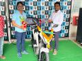 Tork Motors commences delivery of India's first electric motorcycle and much-awaited KRATOS and KRATOS-R in Pune - Hindi News | Tork Motors commences delivery of India's first electric motorcycle and much-awaited KRATOS and KRATOS-R in Pune | Latest business News at Lokmattimes.com