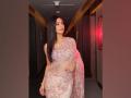 Katrina Kaif meets fans ahead of her rumoured wedding with Vicky Kaushal - Hindi News | Katrina Kaif meets fans ahead of her rumoured wedding with Vicky Kaushal | Latest entertainment News at Lokmattimes.com
