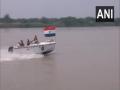 J-K: BSF patrols Chenab River ahead of Independence Day - Hindi News | J-K: BSF patrols Chenab River ahead of Independence Day | Latest national News at Lokmattimes.com