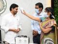 Andhra CM launches infrared non-contact forehead thermometer, proactive face masks - Hindi News | Andhra CM launches infrared non-contact forehead thermometer, proactive face masks | Latest national News at Lokmattimes.com
