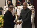 Karan Johar honoured with Padma Shri Award - Hindi News | Karan Johar honoured with Padma Shri Award | Latest entertainment News at Lokmattimes.com