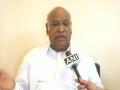 Lakhimpur Kheri incident: Mallikarjun Kharge slams Centre, UP govt for 'attacking farmers' - Hindi News | Lakhimpur Kheri incident: Mallikarjun Kharge slams Centre, UP govt for 'attacking farmers' | Latest national News at Lokmattimes.com