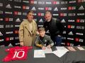 Wayne Rooney's son Kai signs for Manchester United youth academy - Hindi News | Wayne Rooney's son Kai signs for Manchester United youth academy | Latest football News at Lokmattimes.com