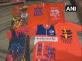 Varanasi: Shops decked up for Kanwar Yatra, excitement among youth for Modi-Yogi t-shirts - Hindi News | Varanasi: Shops decked up for Kanwar Yatra, excitement among youth for Modi-Yogi t-shirts | Latest national News at Lokmattimes.com