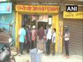 Liquor shops allowed to open in Varanasi for few hours - Hindi News | Liquor shops allowed to open in Varanasi for few hours | Latest national News at Lokmattimes.com
