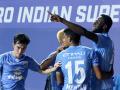 ISL 7: Mumbai survive spirited surge by SC East Bengal to win hard-fought three points - Hindi News | ISL 7: Mumbai survive spirited surge by SC East Bengal to win hard-fought three points | Latest football News at Lokmattimes.com