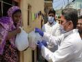 AIMIM MLAs distribute ration kits, essential commodities to people in Hyderabad amid COVID-19 lockdown - Hindi News | AIMIM MLAs distribute ration kits, essential commodities to people in Hyderabad amid COVID-19 lockdown | Latest politics News at Lokmattimes.com