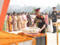 Gen MM Naravane lays wreath at Sikh Light Infantry Regiment Centre's war memorial in UP's Fatehgarh - Hindi News | Gen MM Naravane lays wreath at Sikh Light Infantry Regiment Centre's war memorial in UP's Fatehgarh | Latest national News at Lokmattimes.com