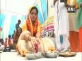 Kanpur: Dozens of women perform 'Pind Daan' under 'Beti Bachao Abhiyan' - Hindi News | Kanpur: Dozens of women perform 'Pind Daan' under 'Beti Bachao Abhiyan' | Latest national News at Lokmattimes.com