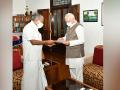 CM Pinarayi Vijayan submits his resignation to Kerala Governor - Hindi News | CM Pinarayi Vijayan submits his resignation to Kerala Governor | Latest national News at Lokmattimes.com
