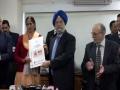 Hardeep Singh Puri hands overs registry papers to 20 unauthorised colony residents of Delhi - Hindi News | Hardeep Singh Puri hands overs registry papers to 20 unauthorised colony residents of Delhi | Latest politics News at Lokmattimes.com