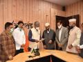 U'Khand floods: Former CM Harish Rawat meets Trivendra Singh, discuss disaster situation - Hindi News | U'Khand floods: Former CM Harish Rawat meets Trivendra Singh, discuss disaster situation | Latest national News at Lokmattimes.com