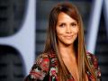 Halle Berry pulls out of running to play transgender character after criticism - Hindi News | Halle Berry pulls out of running to play transgender character after criticism | Latest entertainment News at Lokmattimes.com