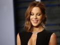 Kate Beckinsale gives epic response to troll who criticised her for dating younger men - Hindi News | Kate Beckinsale gives epic response to troll who criticised her for dating younger men | Latest entertainment News at Lokmattimes.com