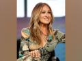 Sarah Jessica Parker masks up to help fans shop for shoes - Hindi News | Sarah Jessica Parker masks up to help fans shop for shoes | Latest lifestyle News at Lokmattimes.com