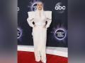 AMAs 2019: Christina Aguilera makes heads turn in her all-white look - Hindi News | AMAs 2019: Christina Aguilera makes heads turn in her all-white look | Latest lifestyle News at Lokmattimes.com