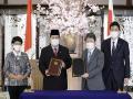 Amid China's growing aggression, Japan reaches deal with Indonesia on defence equipment - Hindi News | Amid China's growing aggression, Japan reaches deal with Indonesia on defence equipment | Latest international News at Lokmattimes.com