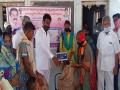 Congress MLA distributes 12kg rice to migrant workers in Telangana's Narayanpet district - Hindi News | Congress MLA distributes 12kg rice to migrant workers in Telangana's Narayanpet district | Latest national News at Lokmattimes.com