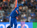 T20 WC: Chakravarthy not vulnerable, don’t see India getting Kuldeep ahead of him, says Doull - Hindi News | T20 WC: Chakravarthy not vulnerable, don’t see India getting Kuldeep ahead of him, says Doull | Latest other-sports News at Lokmattimes.com