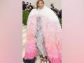 Serena Williams dons pink feather cape at Met Gala 2021 - Hindi News | Serena Williams dons pink feather cape at Met Gala 2021 | Latest lifestyle News at Lokmattimes.com