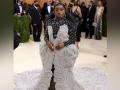 Gymnast Simone Biles' Met Gala 2021 gown weighed 40 kgs - Hindi News | Gymnast Simone Biles' Met Gala 2021 gown weighed 40 kgs | Latest lifestyle News at Lokmattimes.com